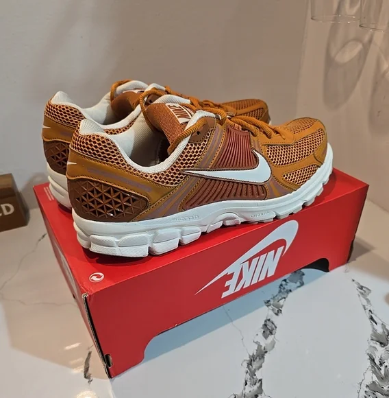 Nike Air Zoom Vomero 5 Monarch Men's Size 12 New With Box *No Lid On Box - Picture 5 of 8